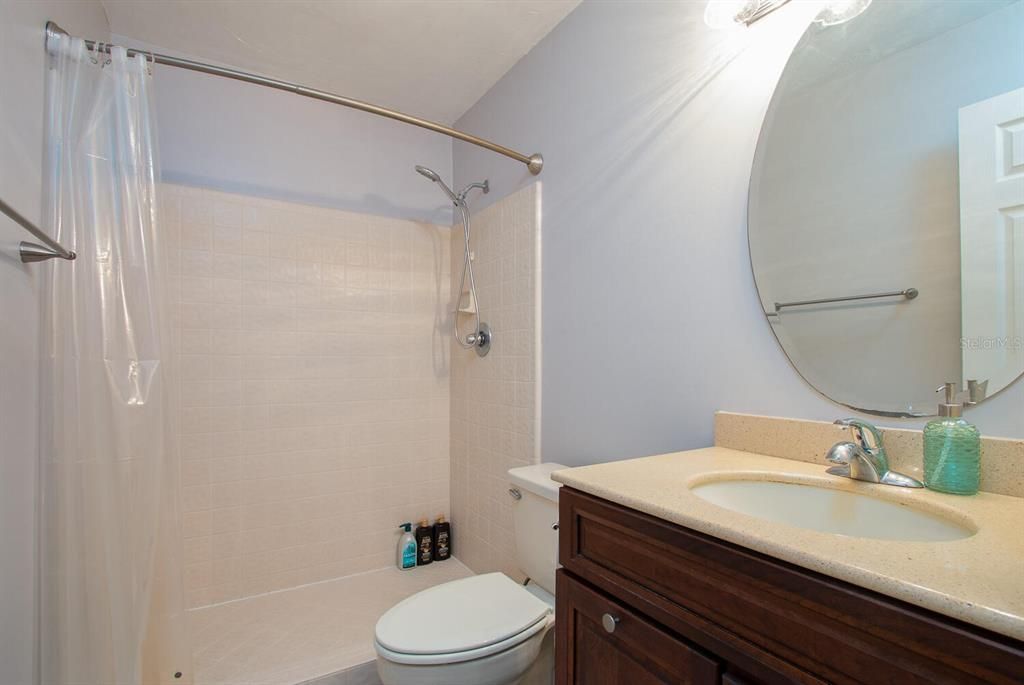 На продажу: $242,900 (2 спален, 2 ванн, 1152 Квадратных фут)