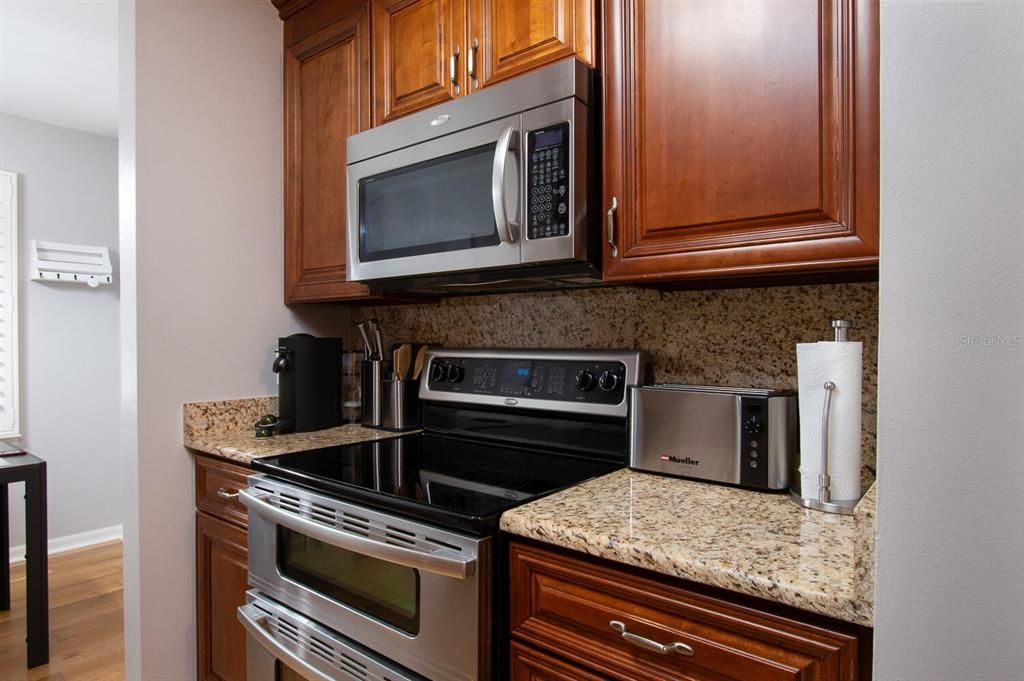 На продажу: $242,900 (2 спален, 2 ванн, 1152 Квадратных фут)