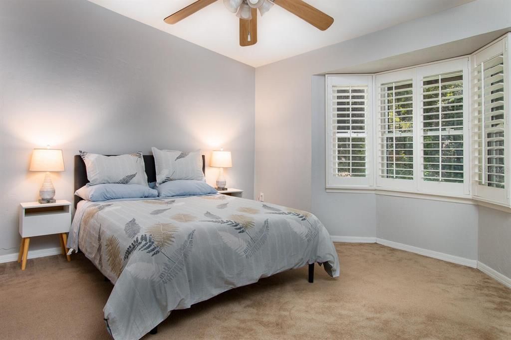 На продажу: $242,900 (2 спален, 2 ванн, 1152 Квадратных фут)