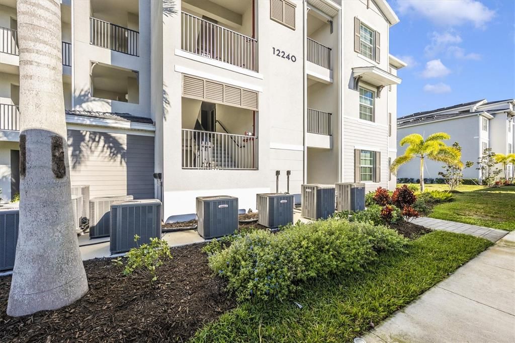 For Rent: $2,300 (2 beds, 2 baths, 1154 Square Feet)