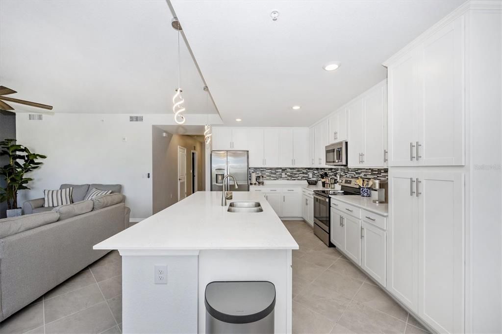 For Rent: $2,300 (2 beds, 2 baths, 1154 Square Feet)