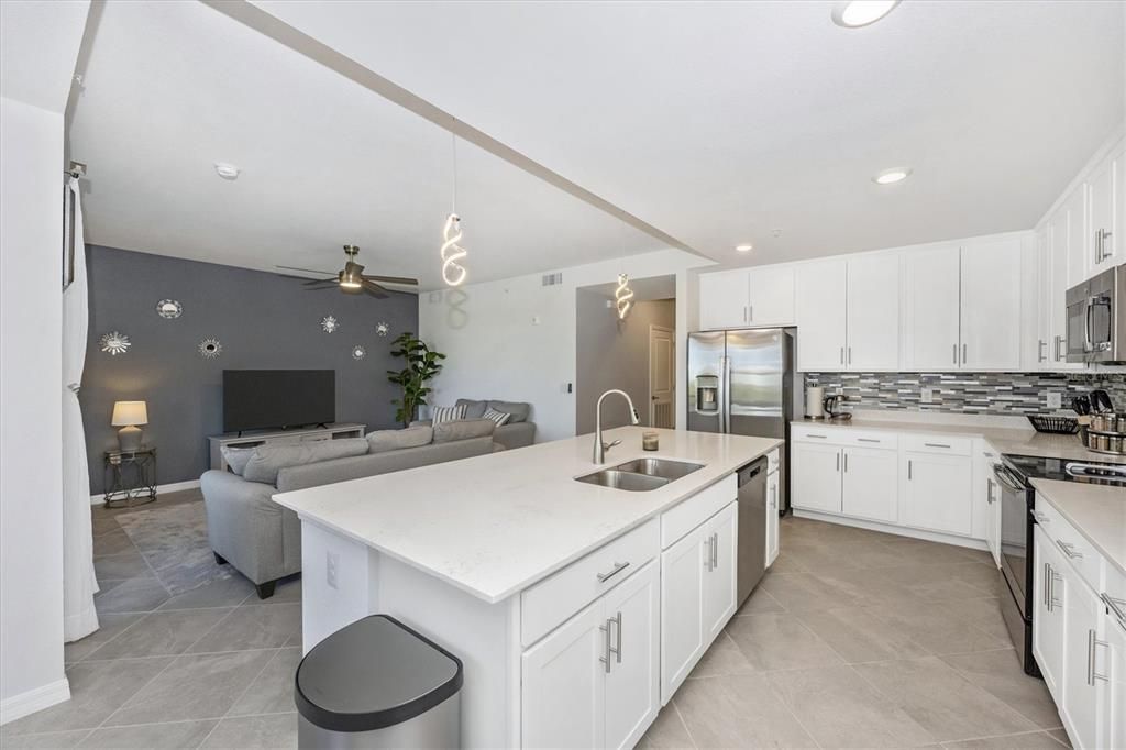 For Rent: $2,300 (2 beds, 2 baths, 1154 Square Feet)