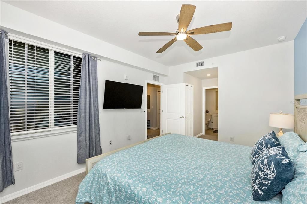 For Rent: $2,300 (2 beds, 2 baths, 1154 Square Feet)