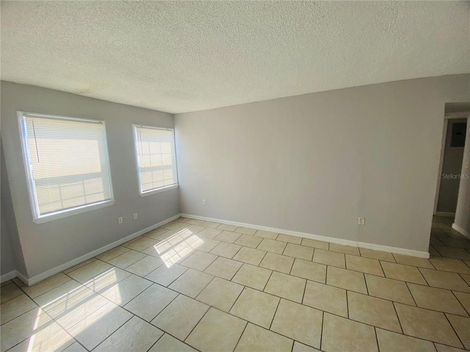 For Sale: $95,000 (2 beds, 1 baths, 992 Square Feet)