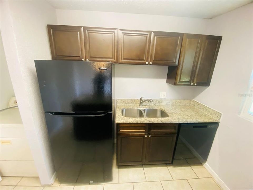 For Sale: $95,000 (2 beds, 1 baths, 992 Square Feet)