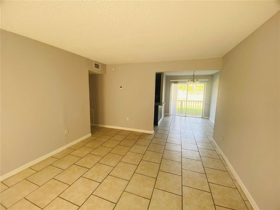 For Sale: $95,000 (2 beds, 1 baths, 992 Square Feet)