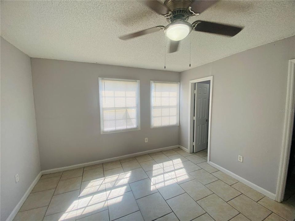 For Sale: $95,000 (2 beds, 1 baths, 992 Square Feet)