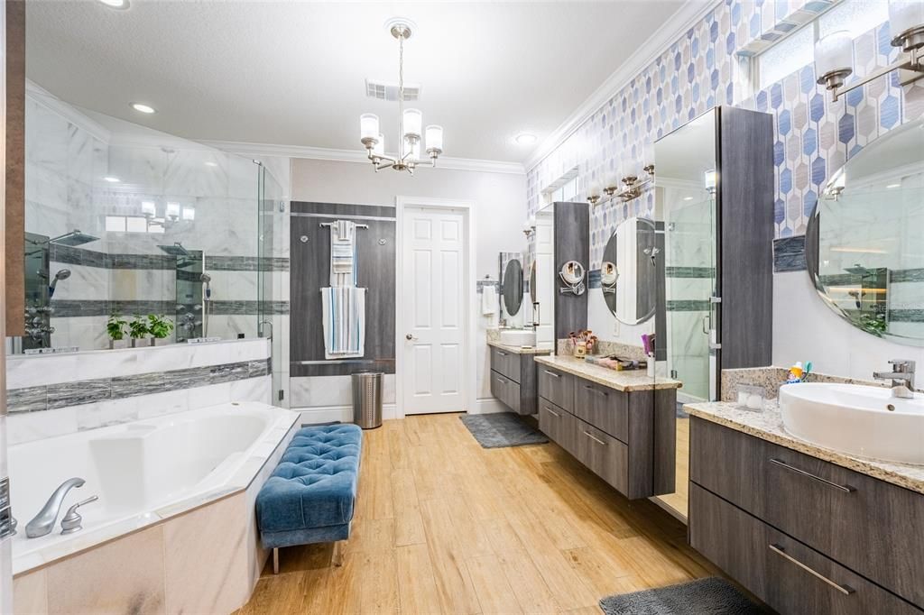 Active With Contract: $1,599,000 (5 beds, 5 baths, 3520 Square Feet)