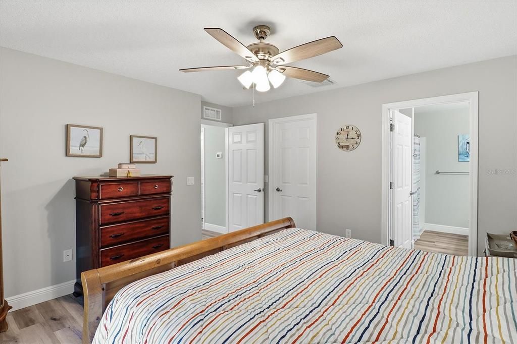Active With Contract: $247,900 (3 beds, 2 baths, 1485 Square Feet)