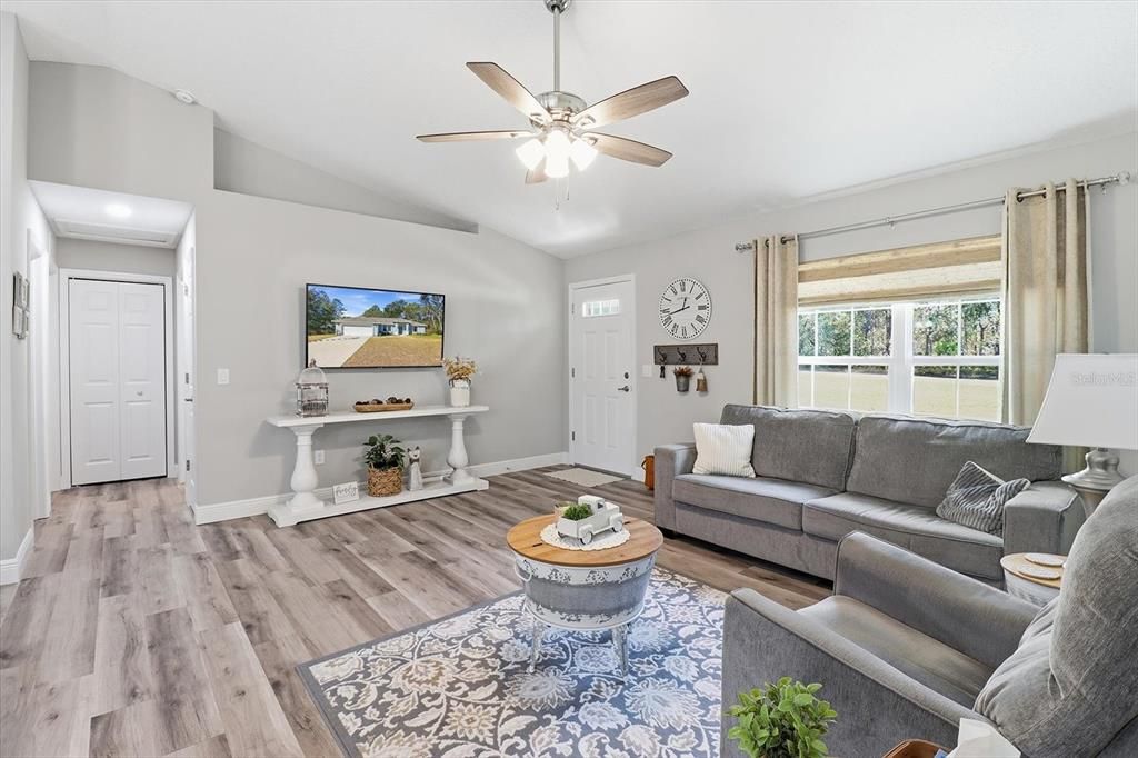 Active With Contract: $247,900 (3 beds, 2 baths, 1485 Square Feet)