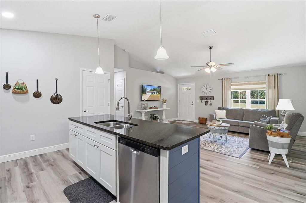 Active With Contract: $247,900 (3 beds, 2 baths, 1485 Square Feet)