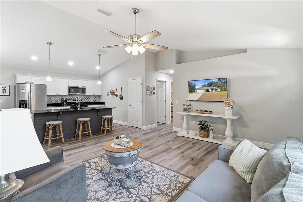 Active With Contract: $247,900 (3 beds, 2 baths, 1485 Square Feet)