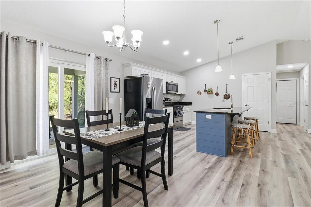 Active With Contract: $247,900 (3 beds, 2 baths, 1485 Square Feet)