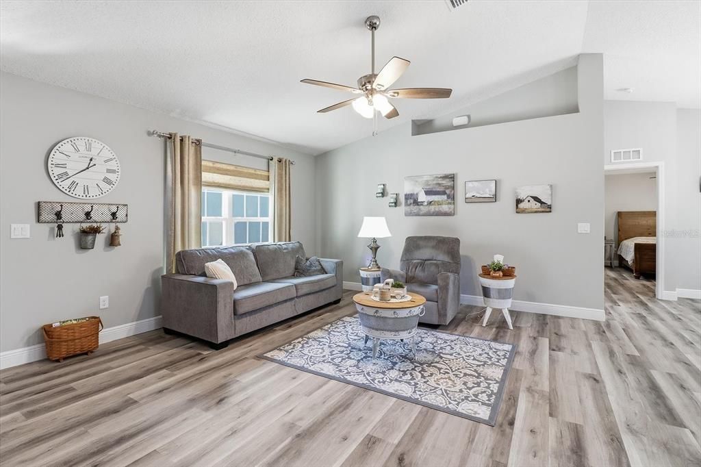 Active With Contract: $247,900 (3 beds, 2 baths, 1485 Square Feet)