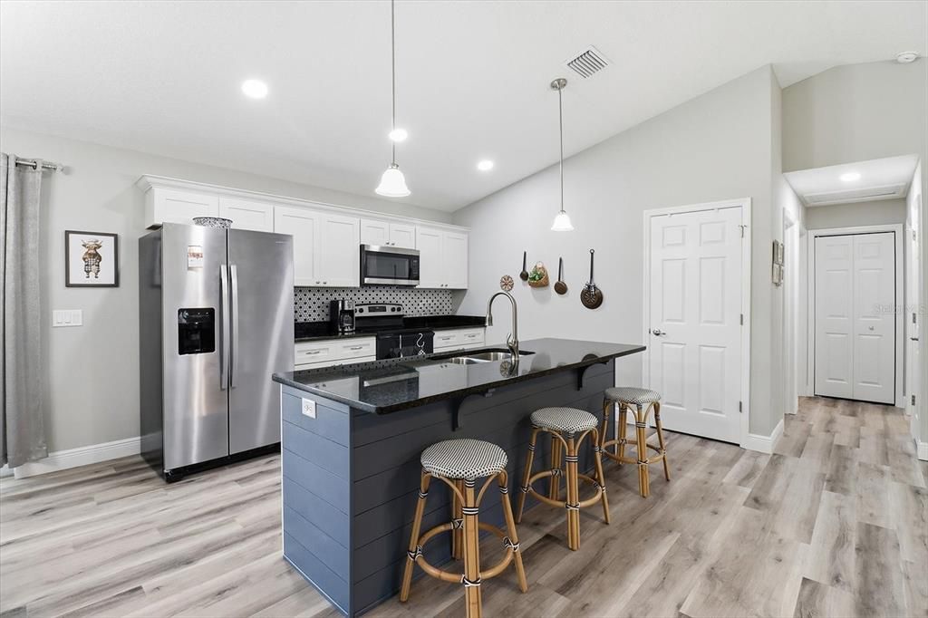 Active With Contract: $247,900 (3 beds, 2 baths, 1485 Square Feet)