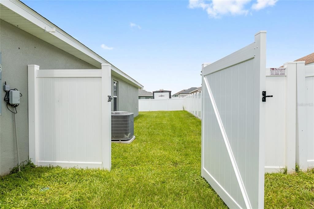 Active With Contract: $375,000 (4 beds, 2 baths, 2333 Square Feet)