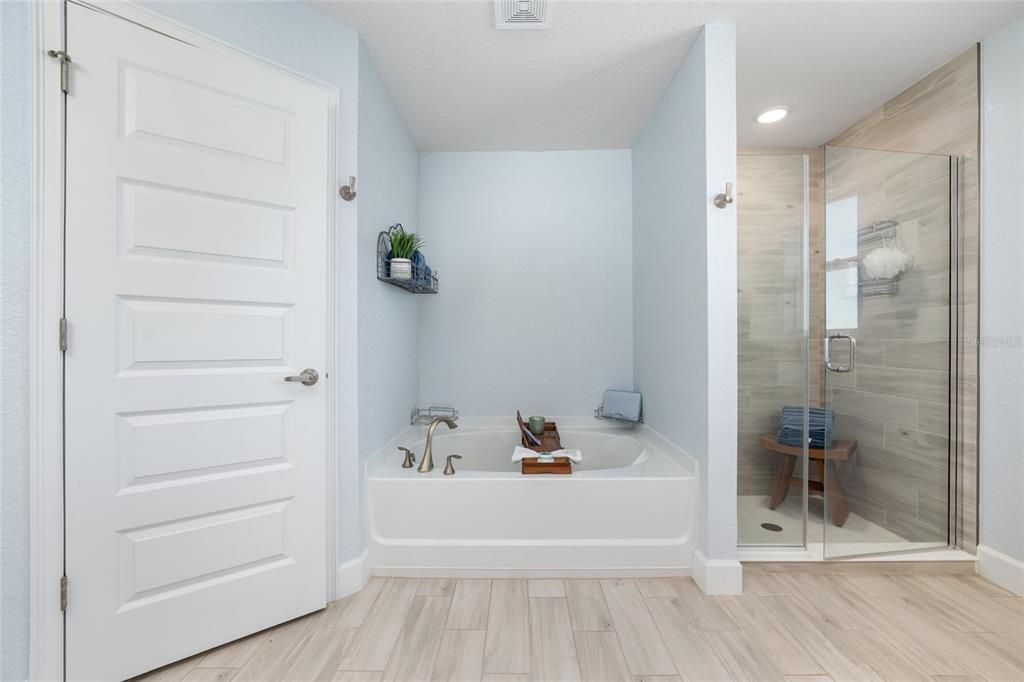 Active With Contract: $375,000 (4 beds, 2 baths, 2333 Square Feet)