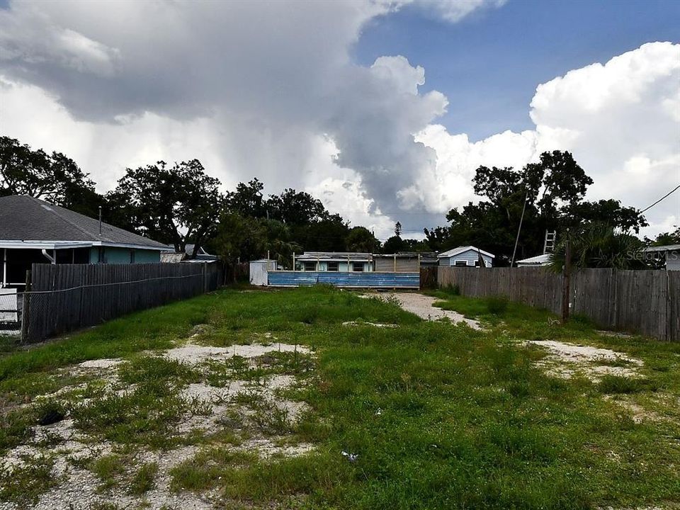 На продажу: $80,000 (0.13 acres)