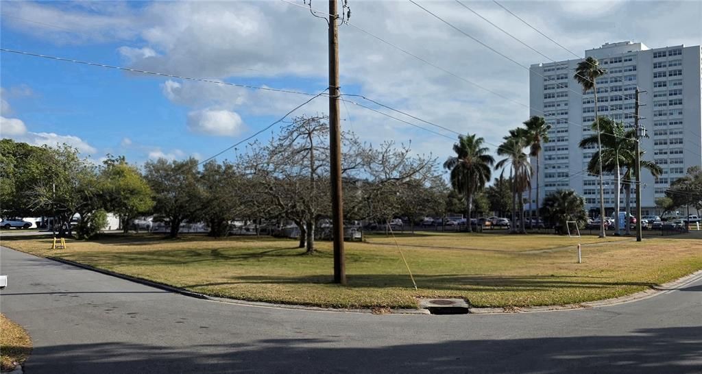 En Venta: $1,800,000 (1.64 acres)