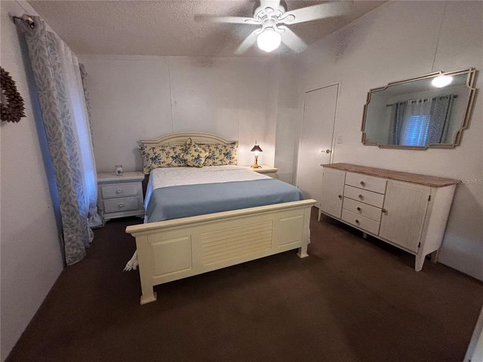 На продажу: $139,900 (2 спален, 2 ванн, 934 Квадратных фут)