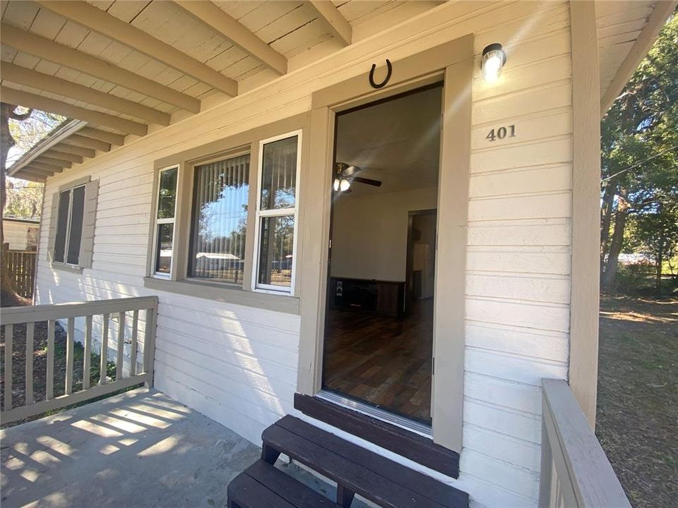 Active With Contract: $124,900 (2 beds, 1 baths, 720 Square Feet)