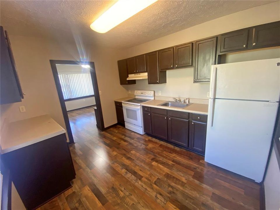 Active With Contract: $124,900 (2 beds, 1 baths, 720 Square Feet)