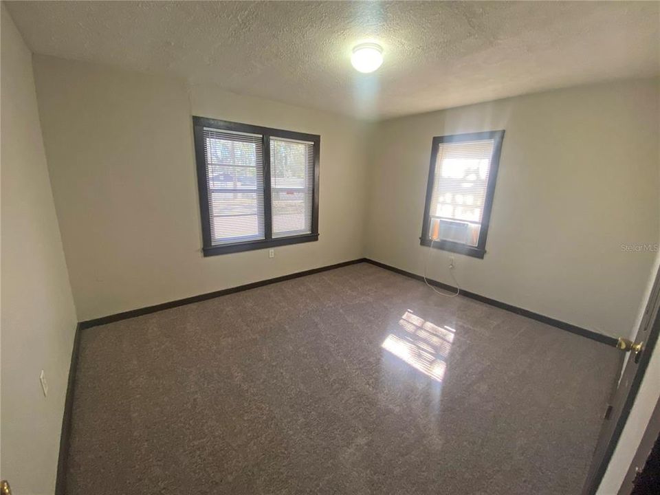 Active With Contract: $124,900 (2 beds, 1 baths, 720 Square Feet)