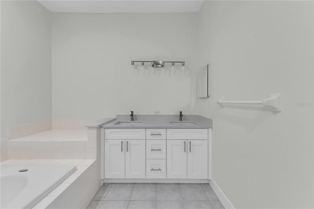 For Sale: $449,900 (3 beds, 2 baths, 1870 Square Feet)
