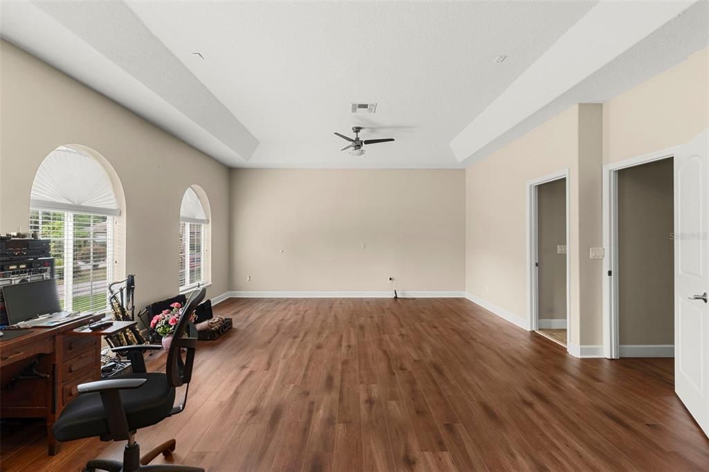 For Sale: $600,000 (5 beds, 4 baths, 3799 Square Feet)