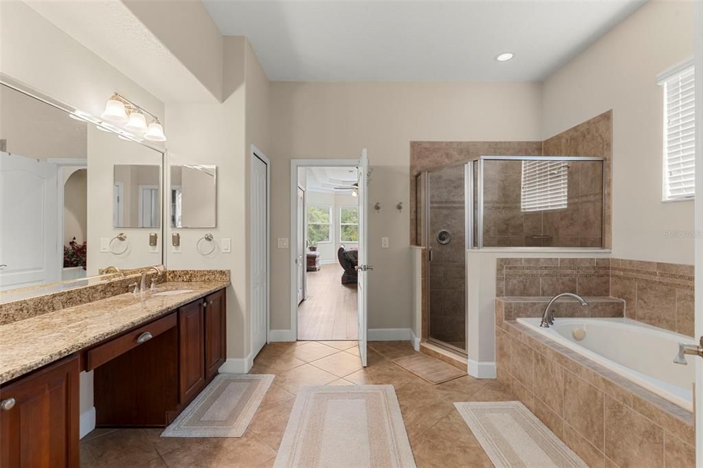 For Sale: $600,000 (5 beds, 4 baths, 3799 Square Feet)