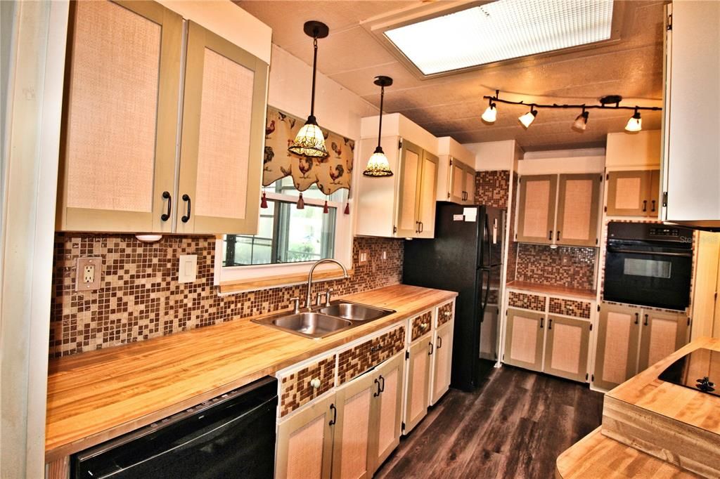 Под контрактом: $149,999 (2 спален, 2 ванн, 1392 Квадратных фут)