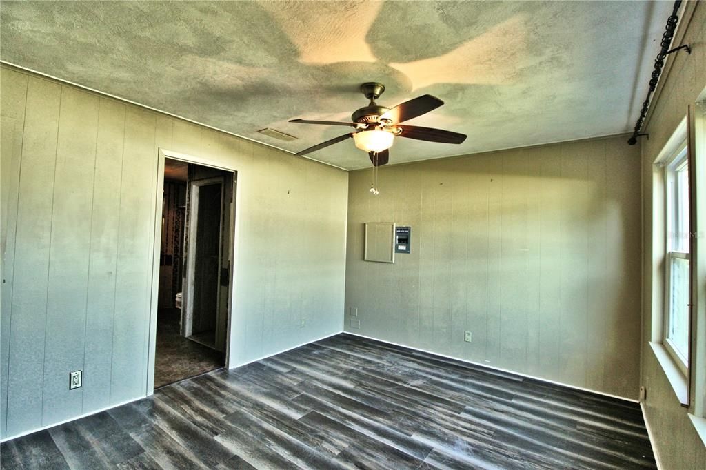 Под контрактом: $149,999 (2 спален, 2 ванн, 1392 Квадратных фут)