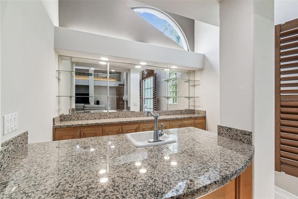 En Venta: $1,233,000 (4 camas, 2 baños, 3756 Pies cuadrados)