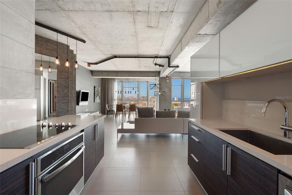 For Sale: $775,000 (1 beds, 2 baths, 1126 Square Feet)
