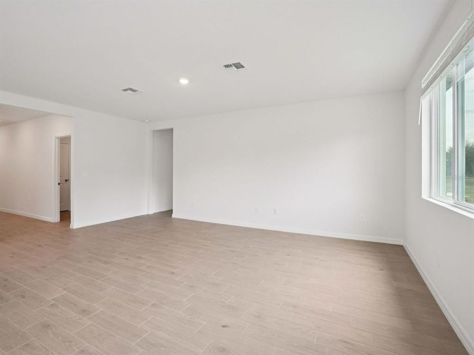 Active With Contract: $300,000 (3 beds, 2 baths, 1491 Square Feet)
