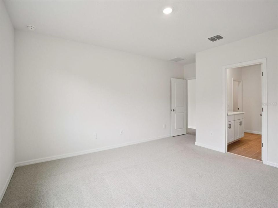 Active With Contract: $300,000 (3 beds, 2 baths, 1491 Square Feet)