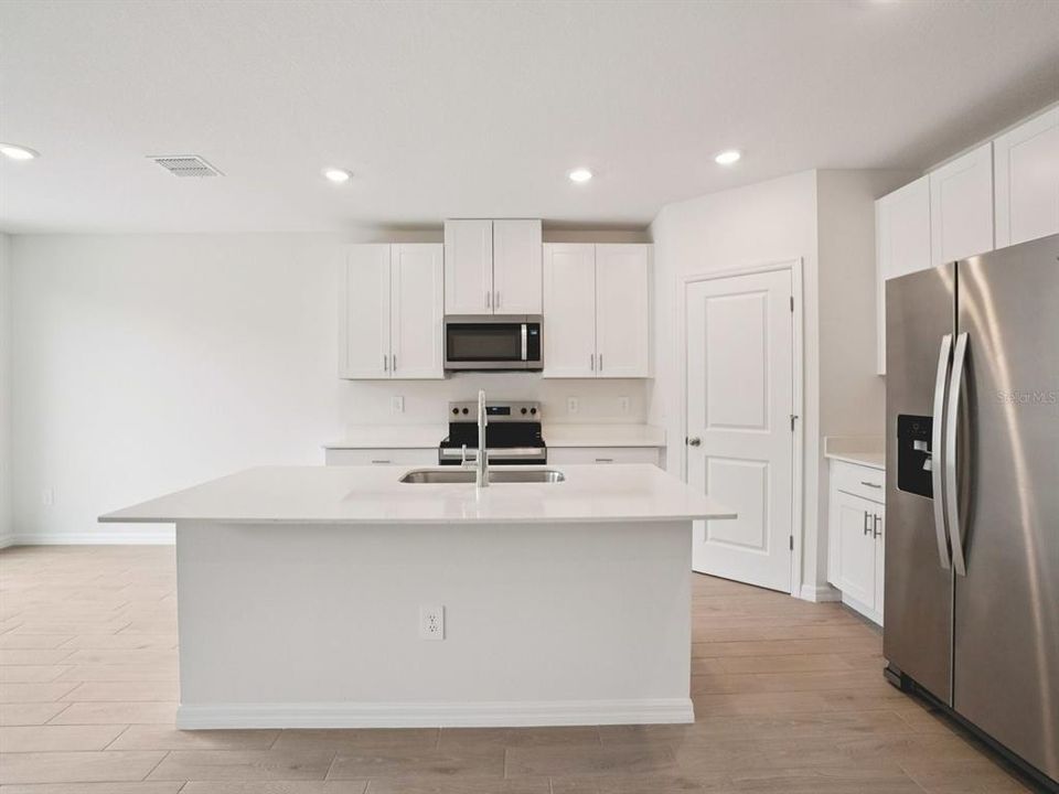 Active With Contract: $300,000 (3 beds, 2 baths, 1491 Square Feet)