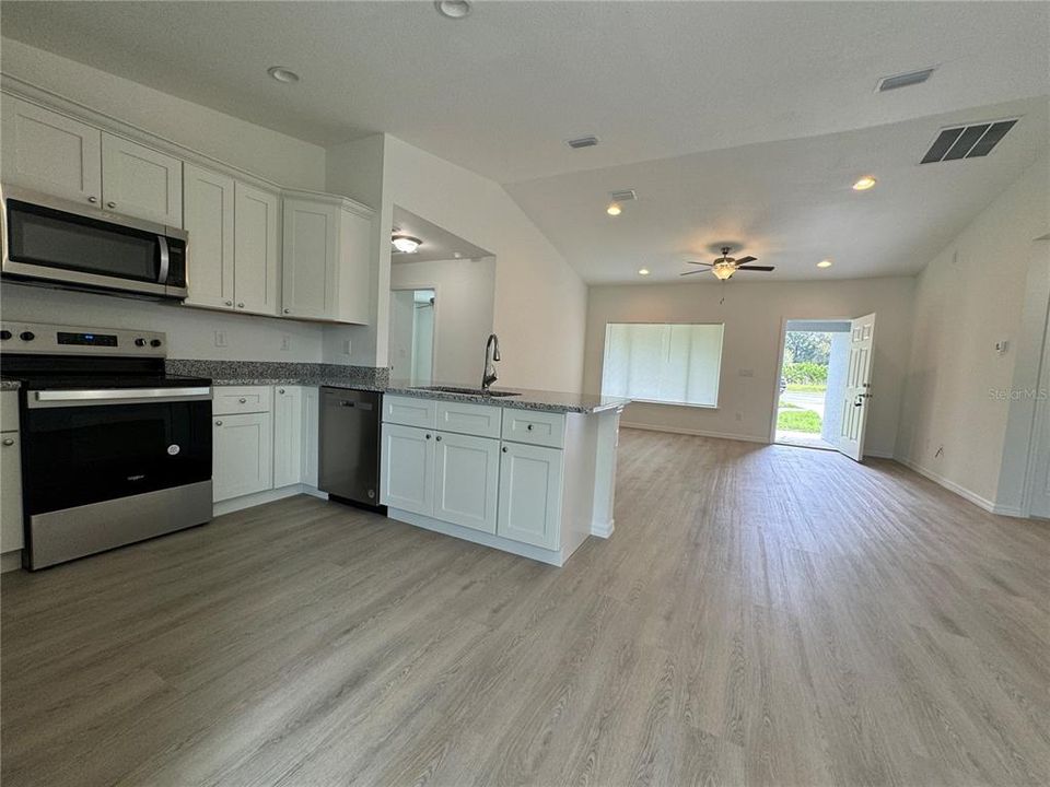 For Rent: $1,625 (3 beds, 2 baths, 1319 Square Feet)