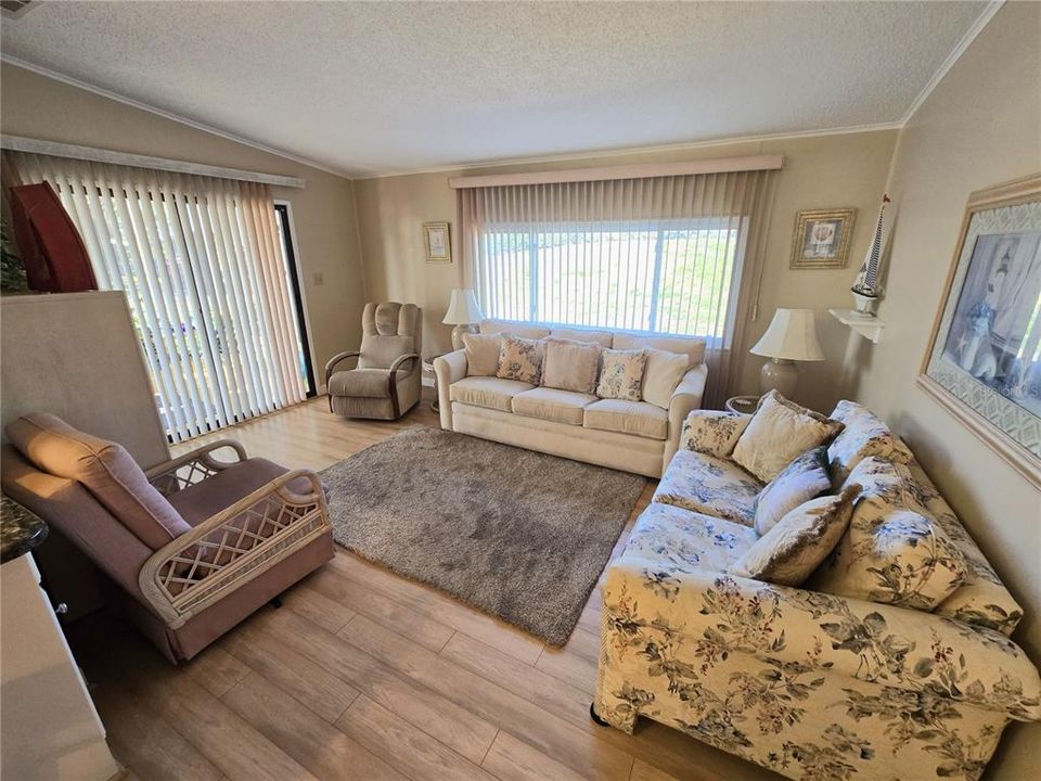 На продажу: $160,000 (2 спален, 2 ванн, 864 Квадратных фут)
