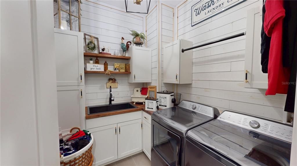 Activo con contrato: $799,995 (5 camas, 3 baños, 2866 Pies cuadrados)