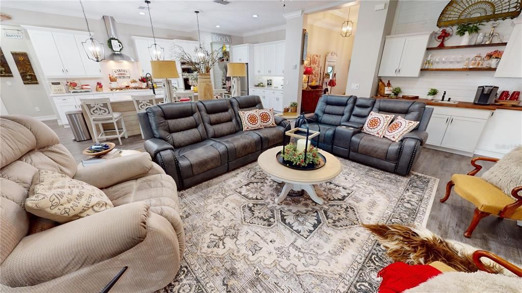 Activo con contrato: $799,995 (5 camas, 3 baños, 2866 Pies cuadrados)