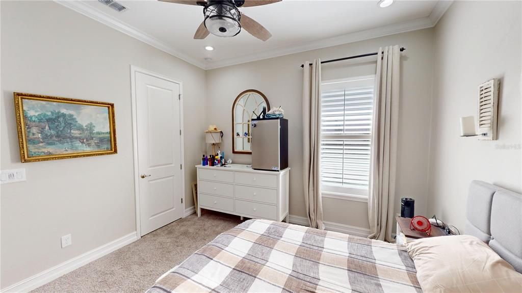 Activo con contrato: $799,995 (5 camas, 3 baños, 2866 Pies cuadrados)