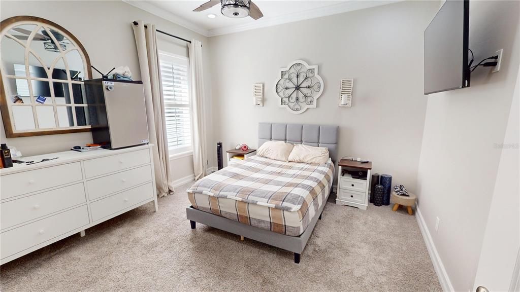 Activo con contrato: $799,995 (5 camas, 3 baños, 2866 Pies cuadrados)