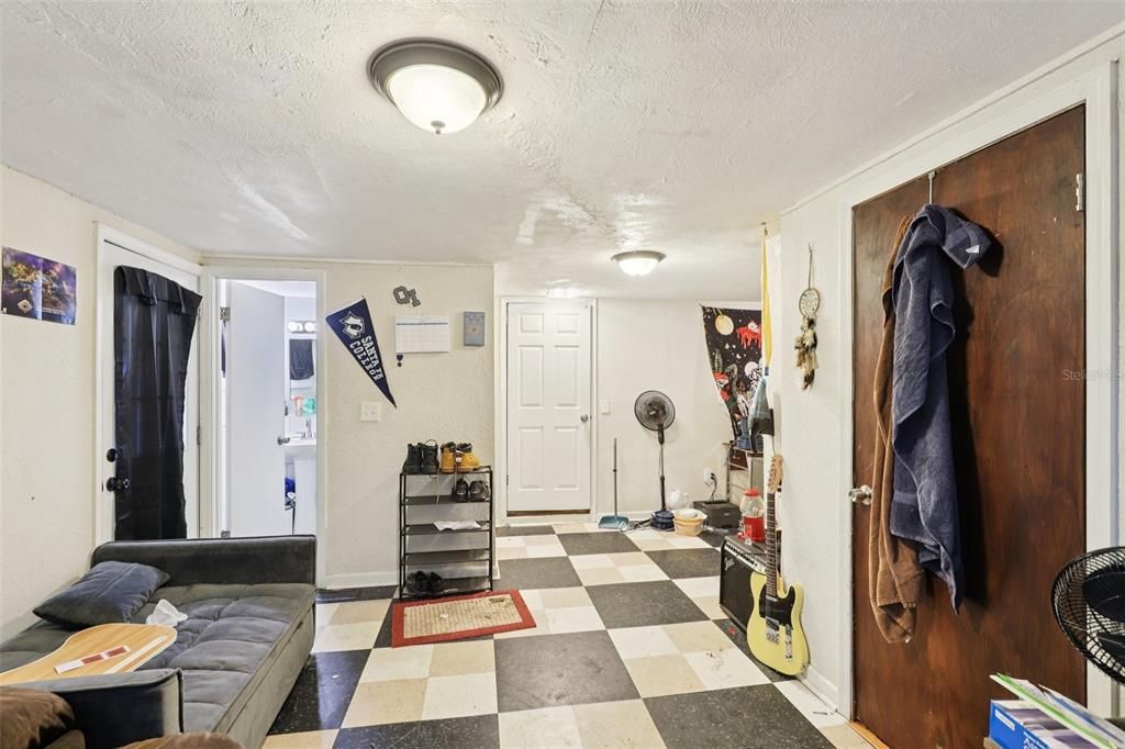 For Sale: $175,000 (3 beds, 1 baths, 1650 Square Feet)