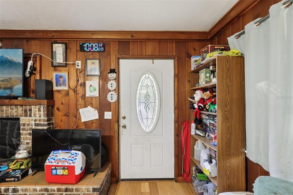 For Sale: $175,000 (3 beds, 1 baths, 1650 Square Feet)