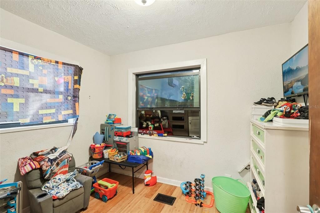 For Sale: $175,000 (3 beds, 1 baths, 1650 Square Feet)