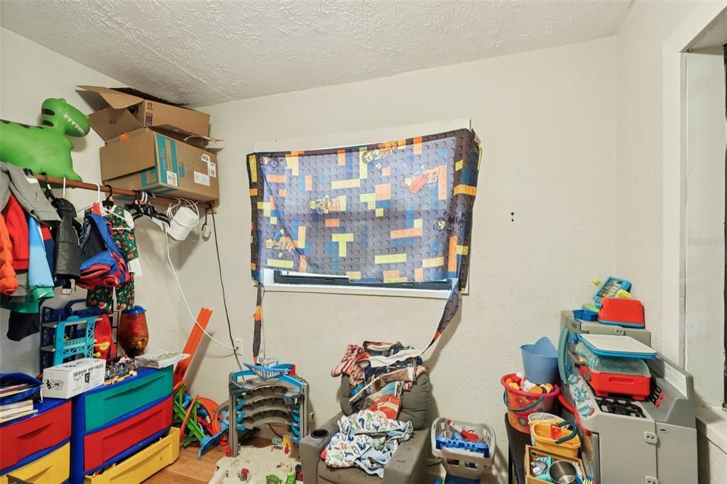 For Sale: $175,000 (3 beds, 1 baths, 1650 Square Feet)
