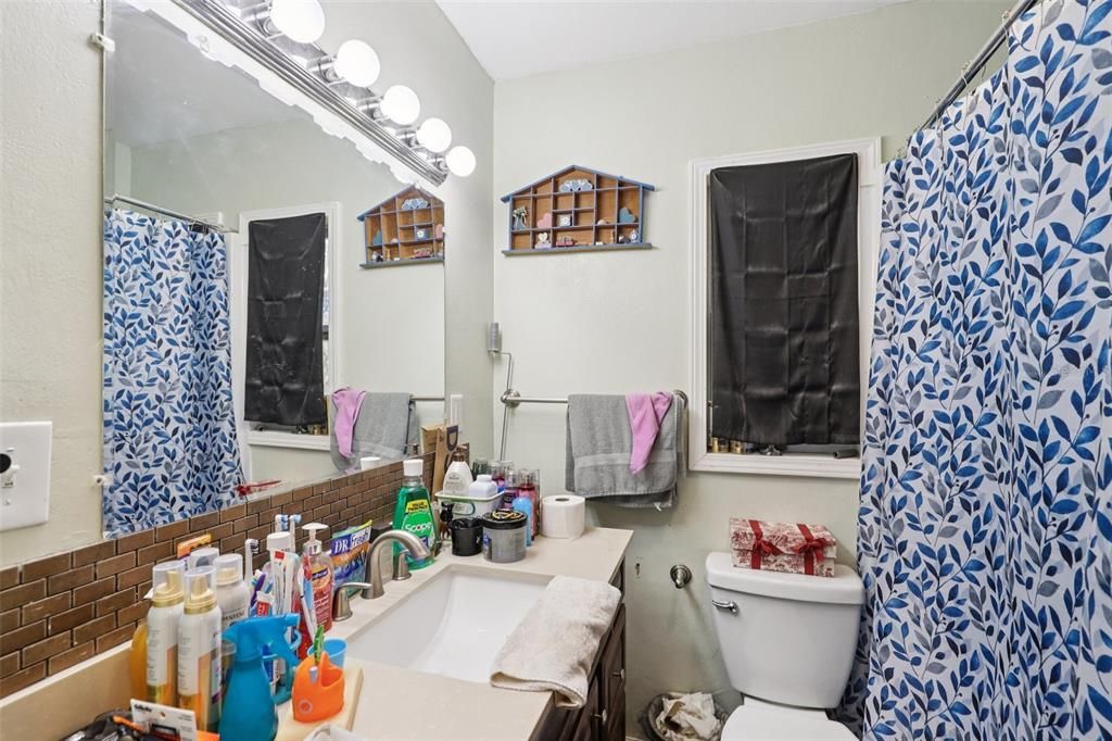 For Sale: $175,000 (3 beds, 1 baths, 1650 Square Feet)
