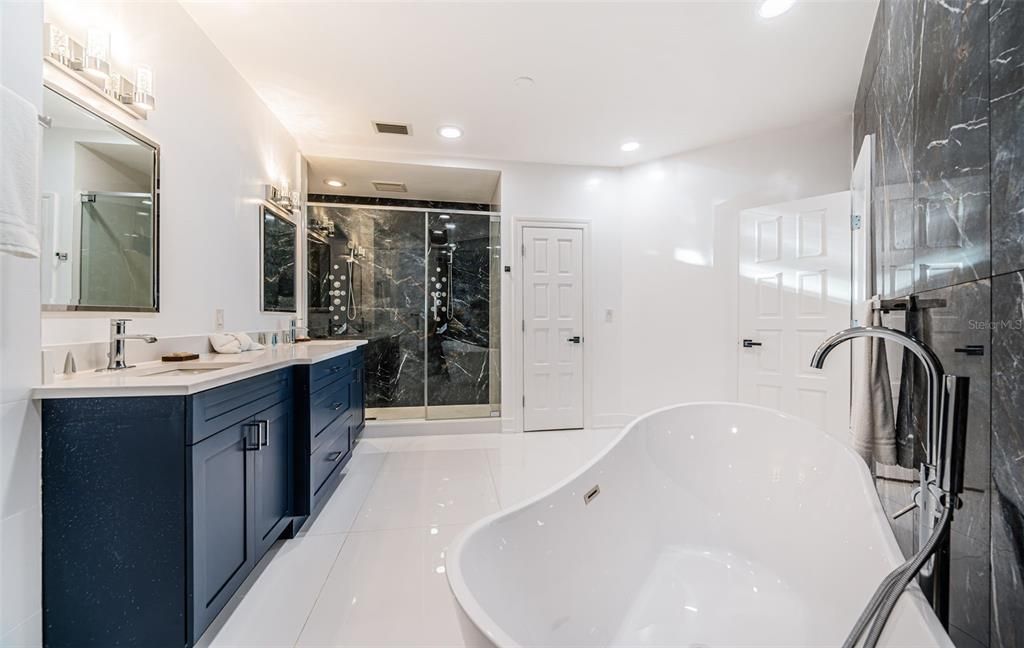 For Sale: $4,500,000 (6 beds, 6 baths, 6424 Square Feet)