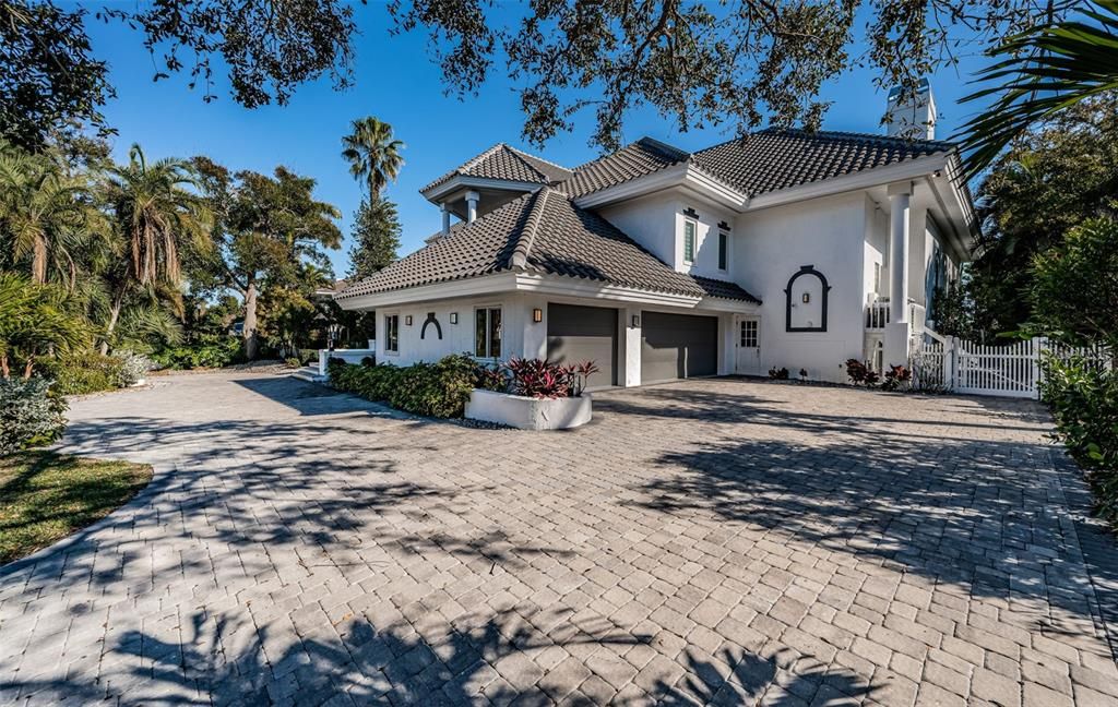 For Sale: $4,500,000 (6 beds, 6 baths, 6424 Square Feet)